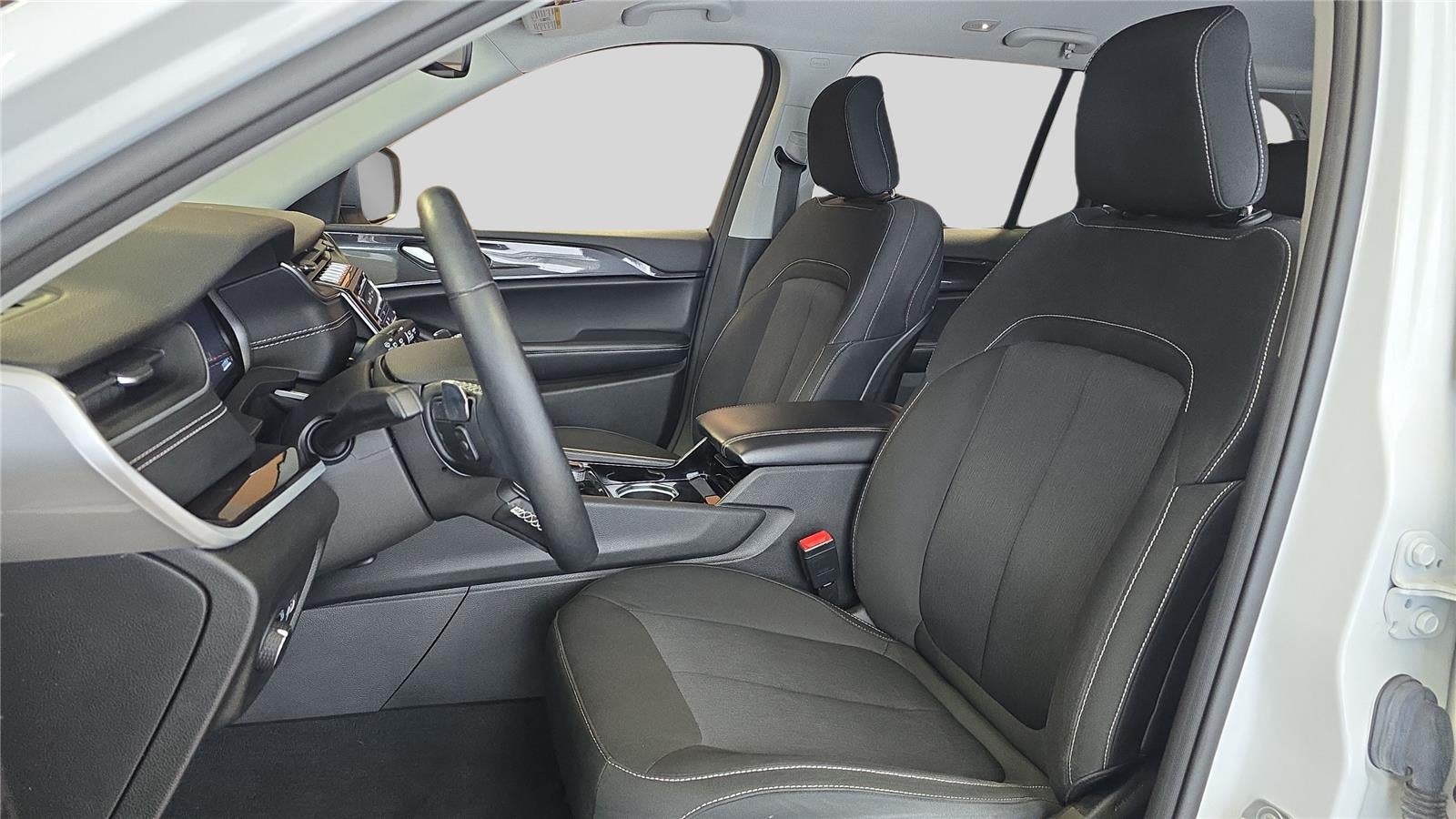 2022 Jeep Grand Cherokee Laredo