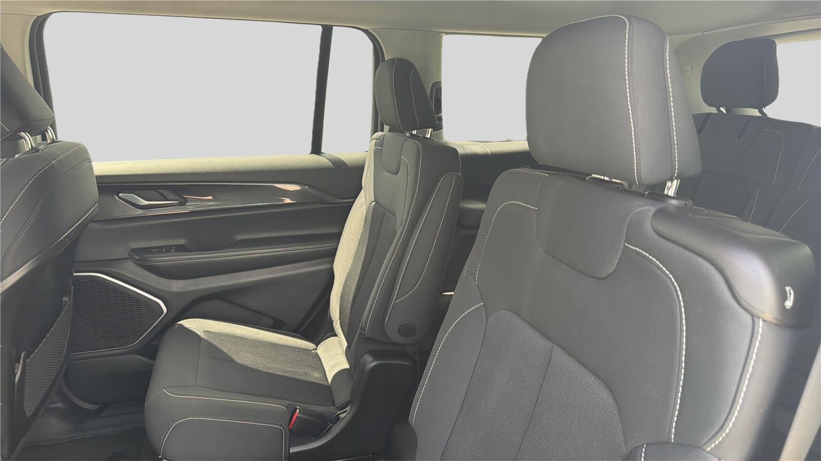 2022 Jeep Grand Cherokee L Laredo
