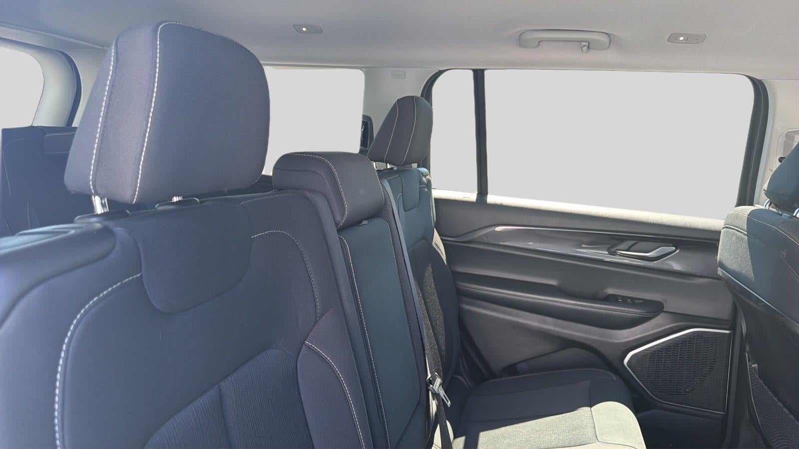 2022 Jeep Grand Cherokee L Laredo