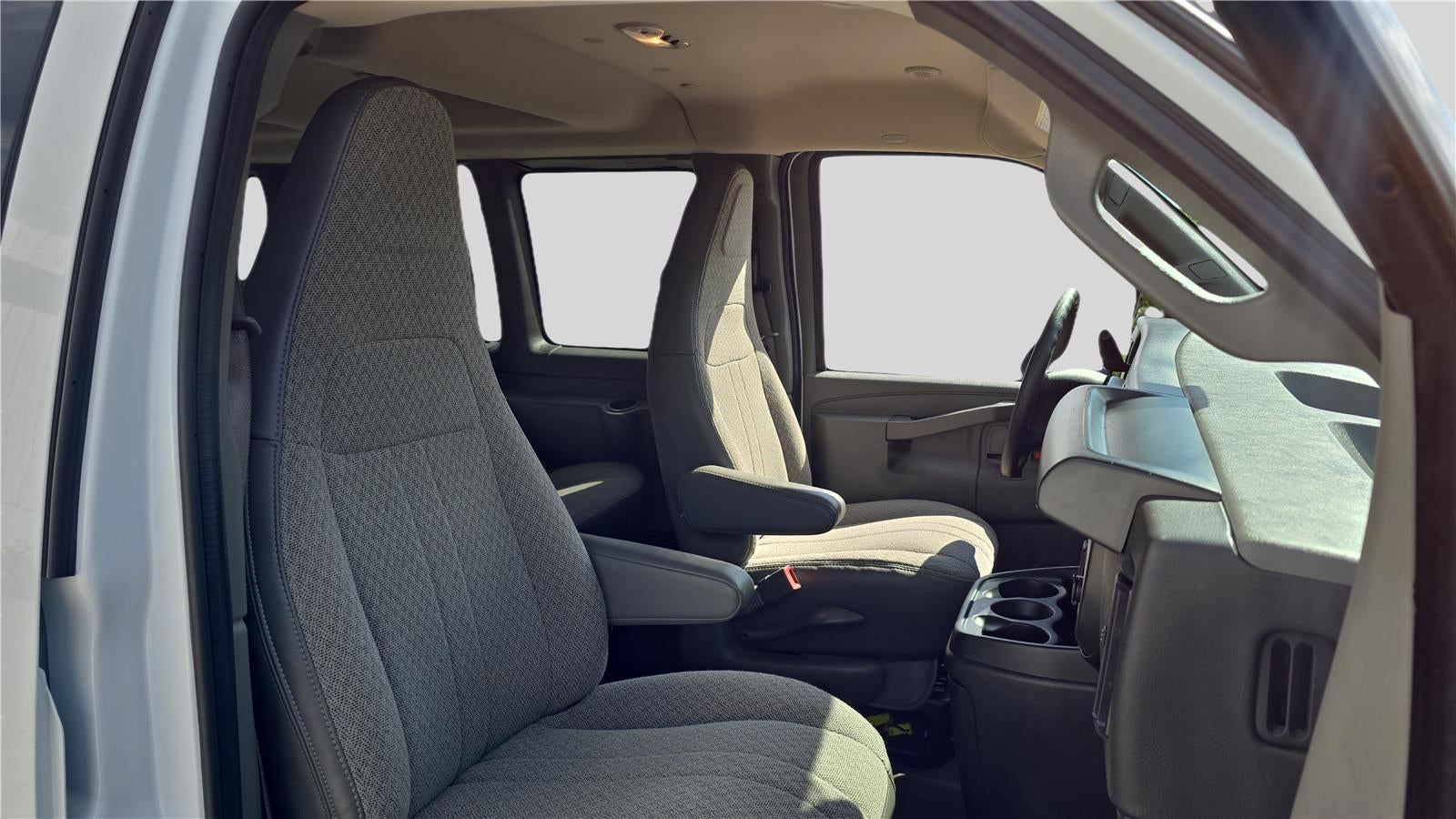 2025 Chevrolet Express Passenger 1LT