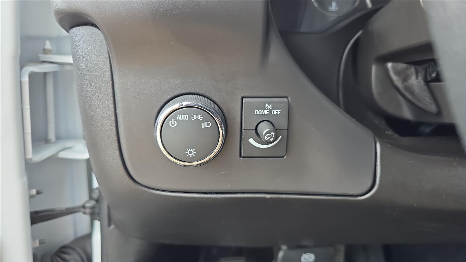 2025 Chevrolet Express Passenger 1LT