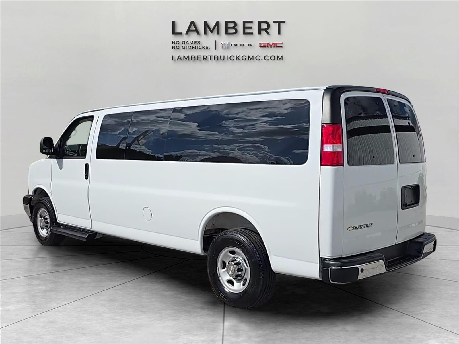 2025 Chevrolet Express Passenger 1LT