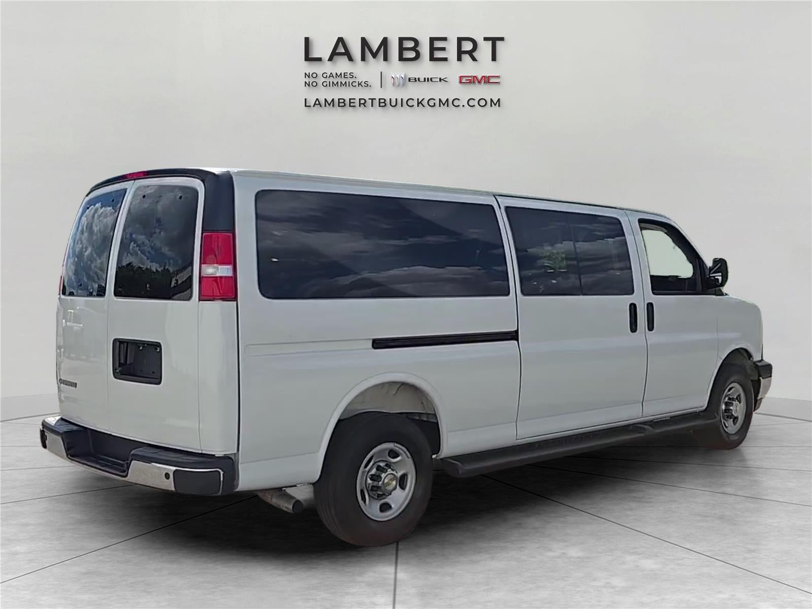 2025 Chevrolet Express Passenger 1LT
