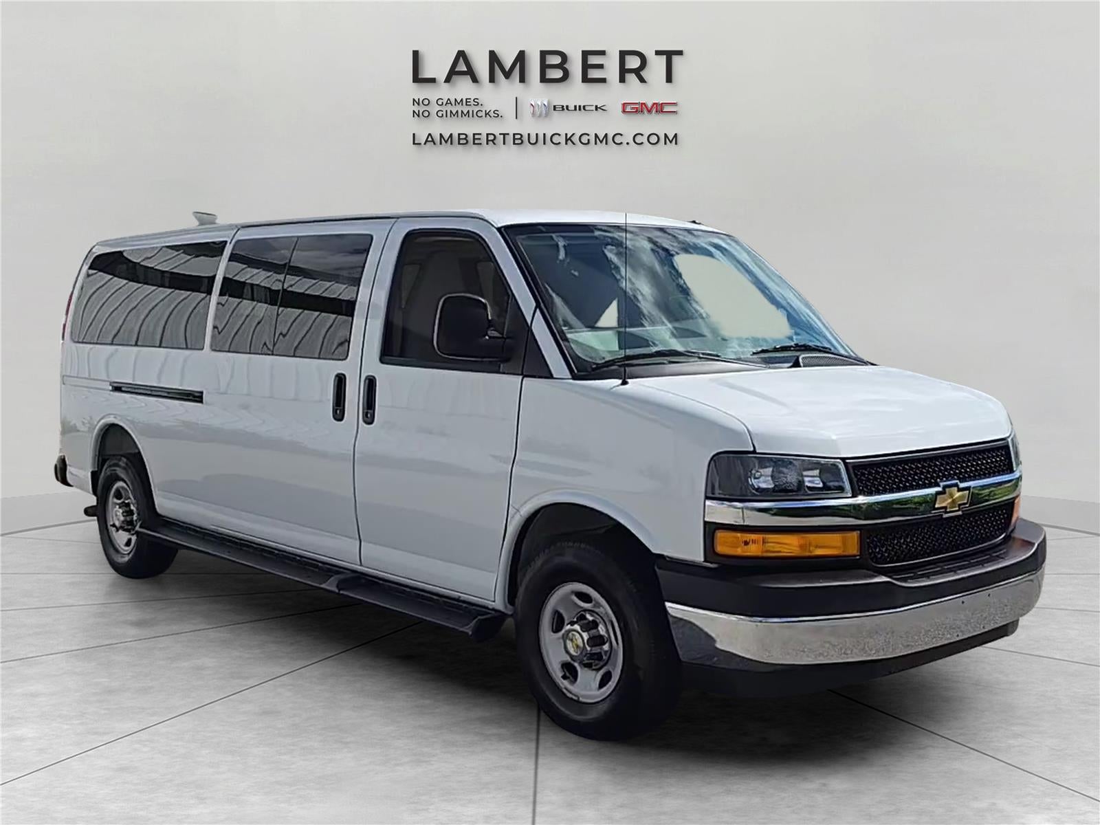 2025 Chevrolet Express Passenger 1LT