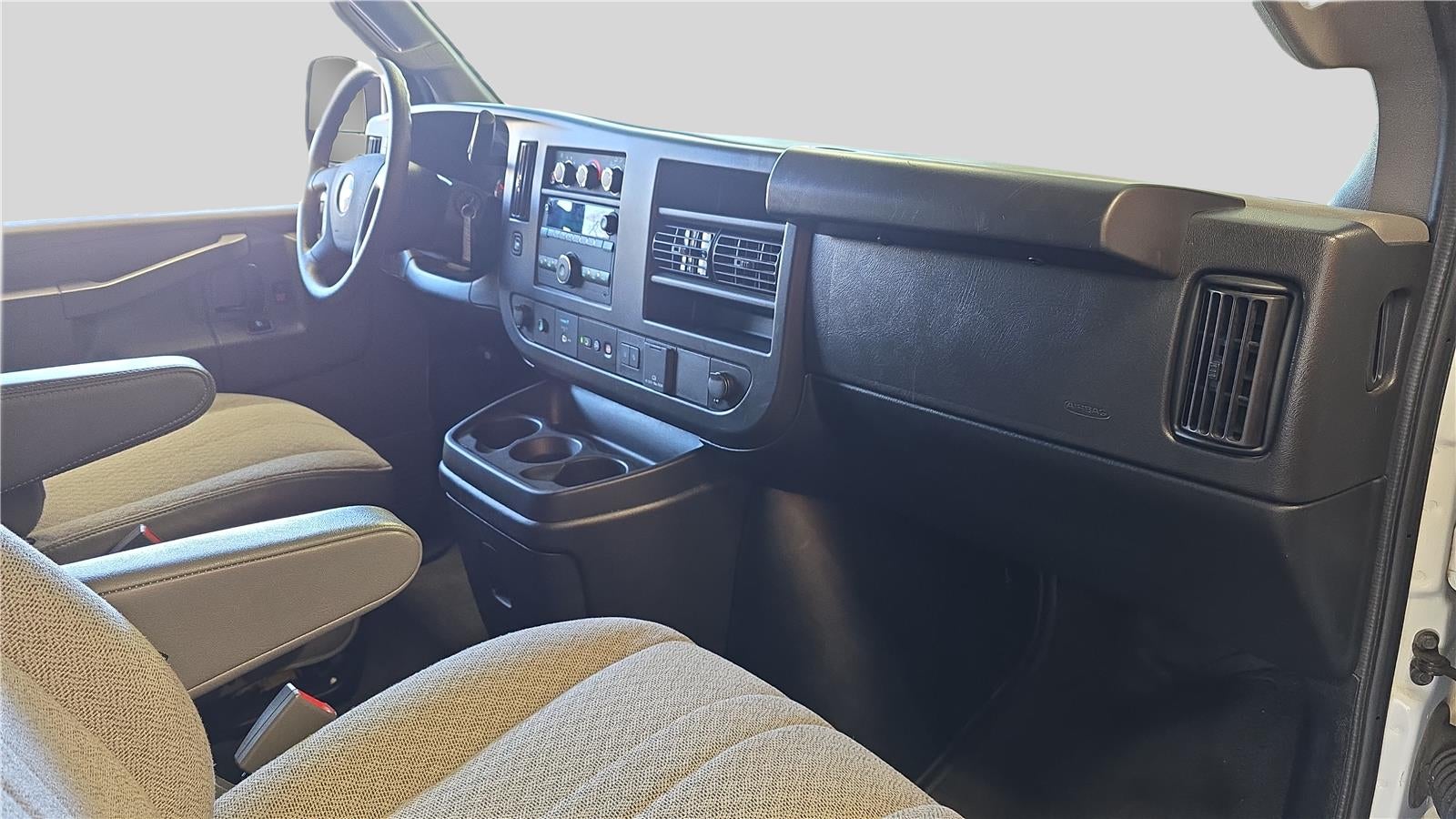 2023 Chevrolet Express Passenger 3500 1LT