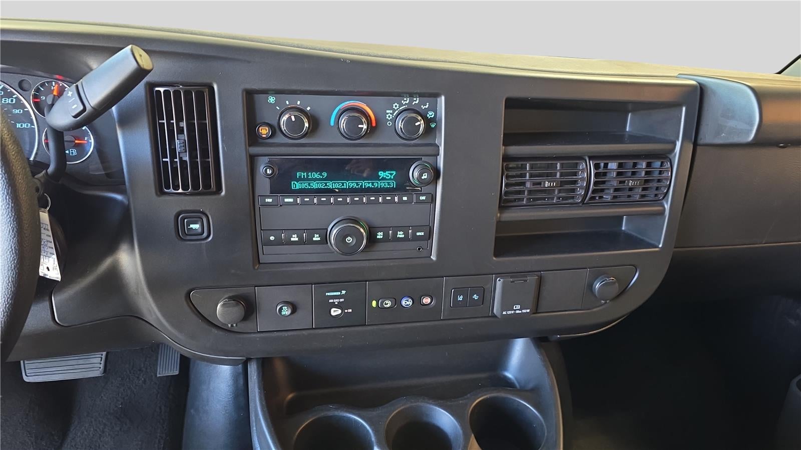 2023 Chevrolet Express Passenger 3500 1LT