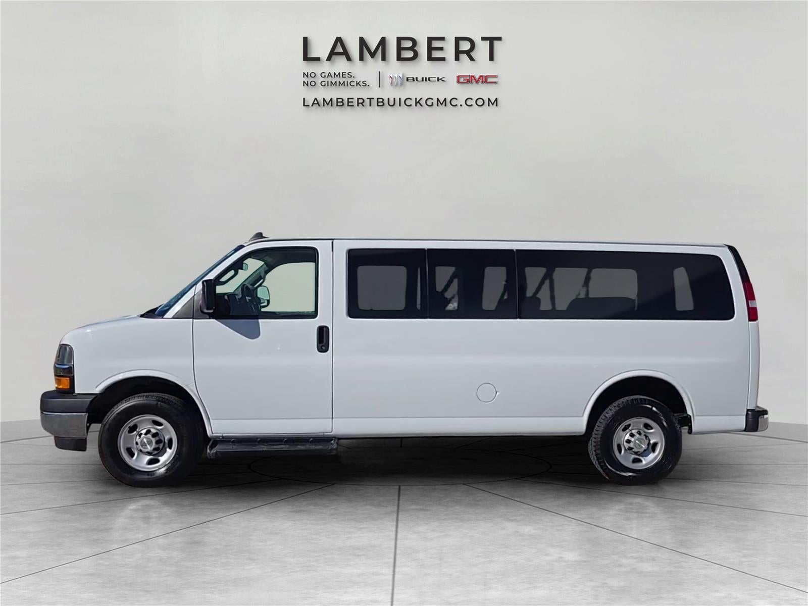 2023 Chevrolet Express Passenger 3500 1LT
