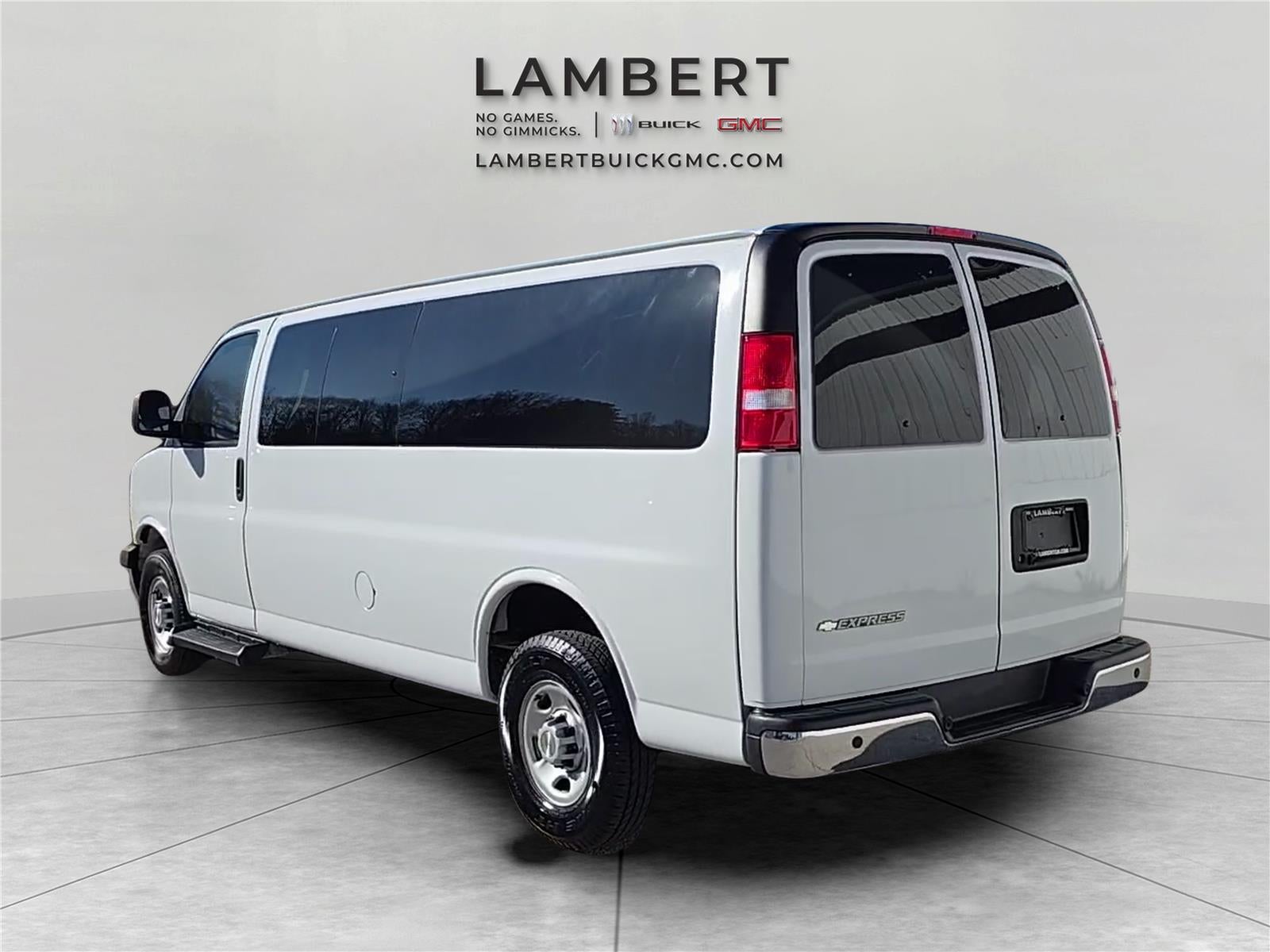 2023 Chevrolet Express Passenger 3500 1LT