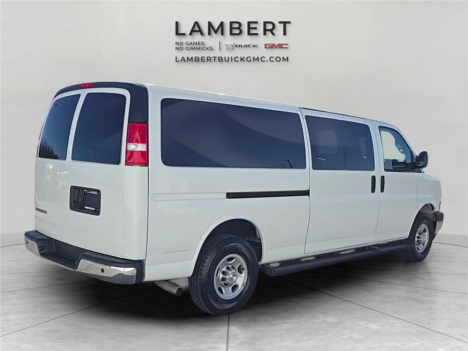 2023 Chevrolet Express Passenger 3500 1LT