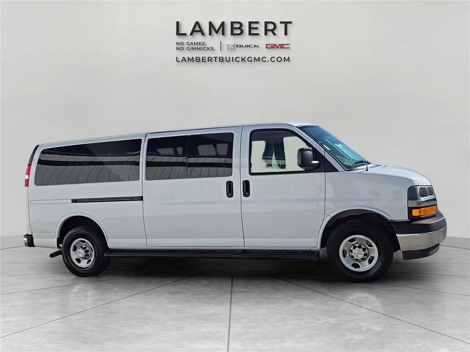 2023 Chevrolet Express Passenger 3500 1LT