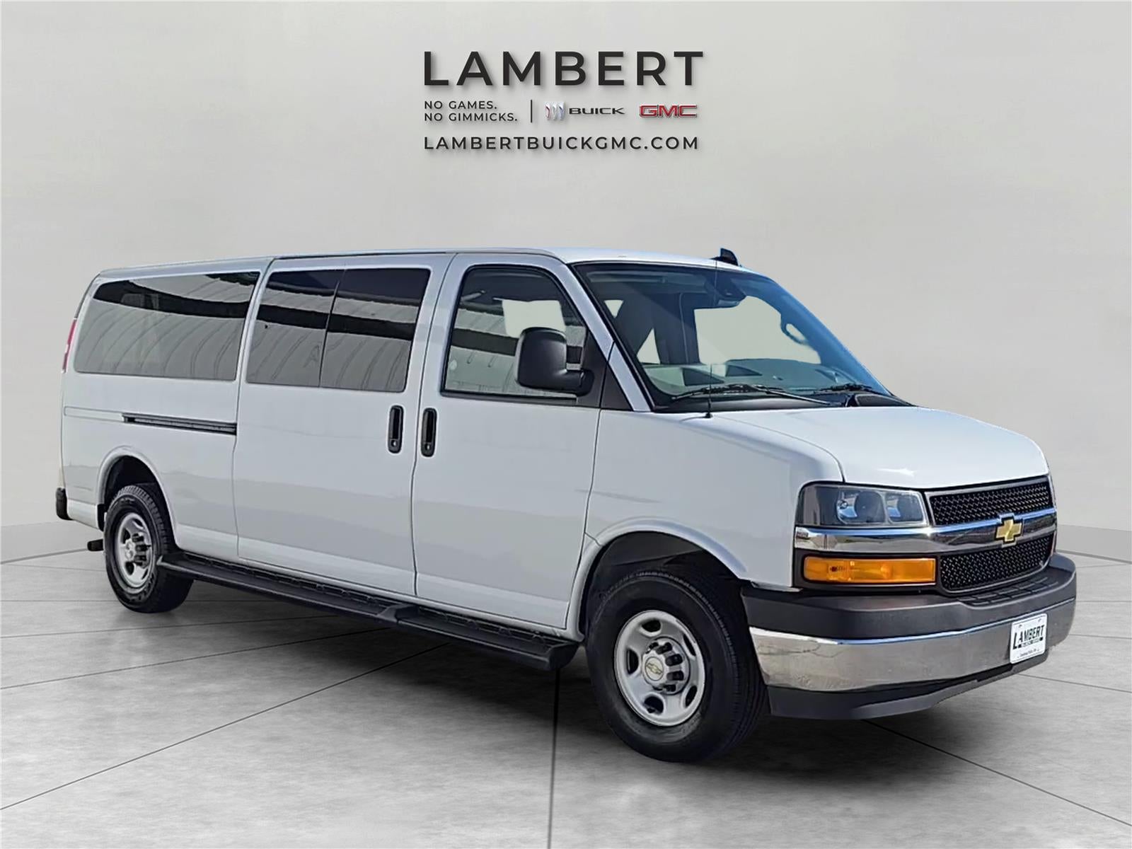 2023 Chevrolet Express Passenger 3500 1LT