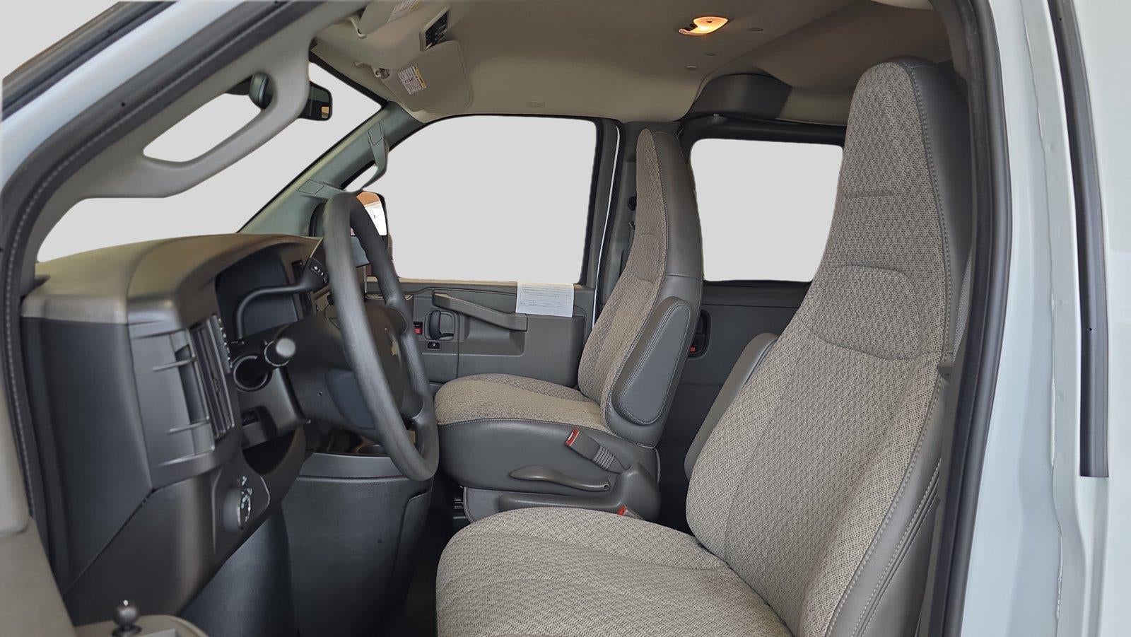 2025 Chevrolet Express Passenger 1LT