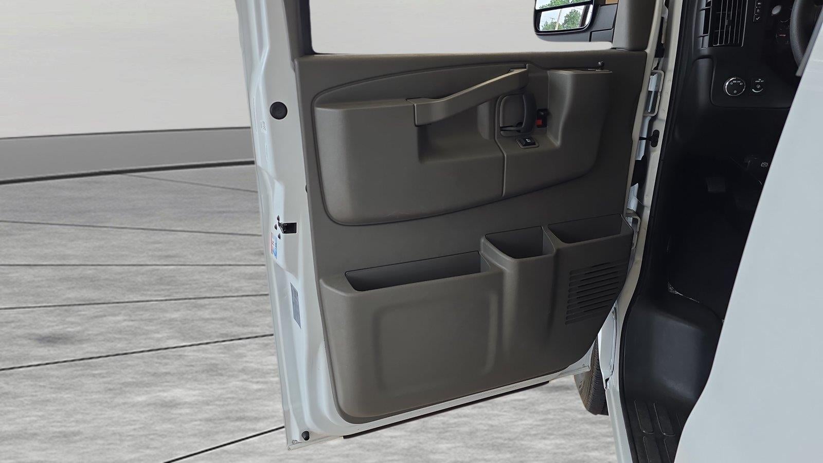2025 Chevrolet Express Passenger 1LT