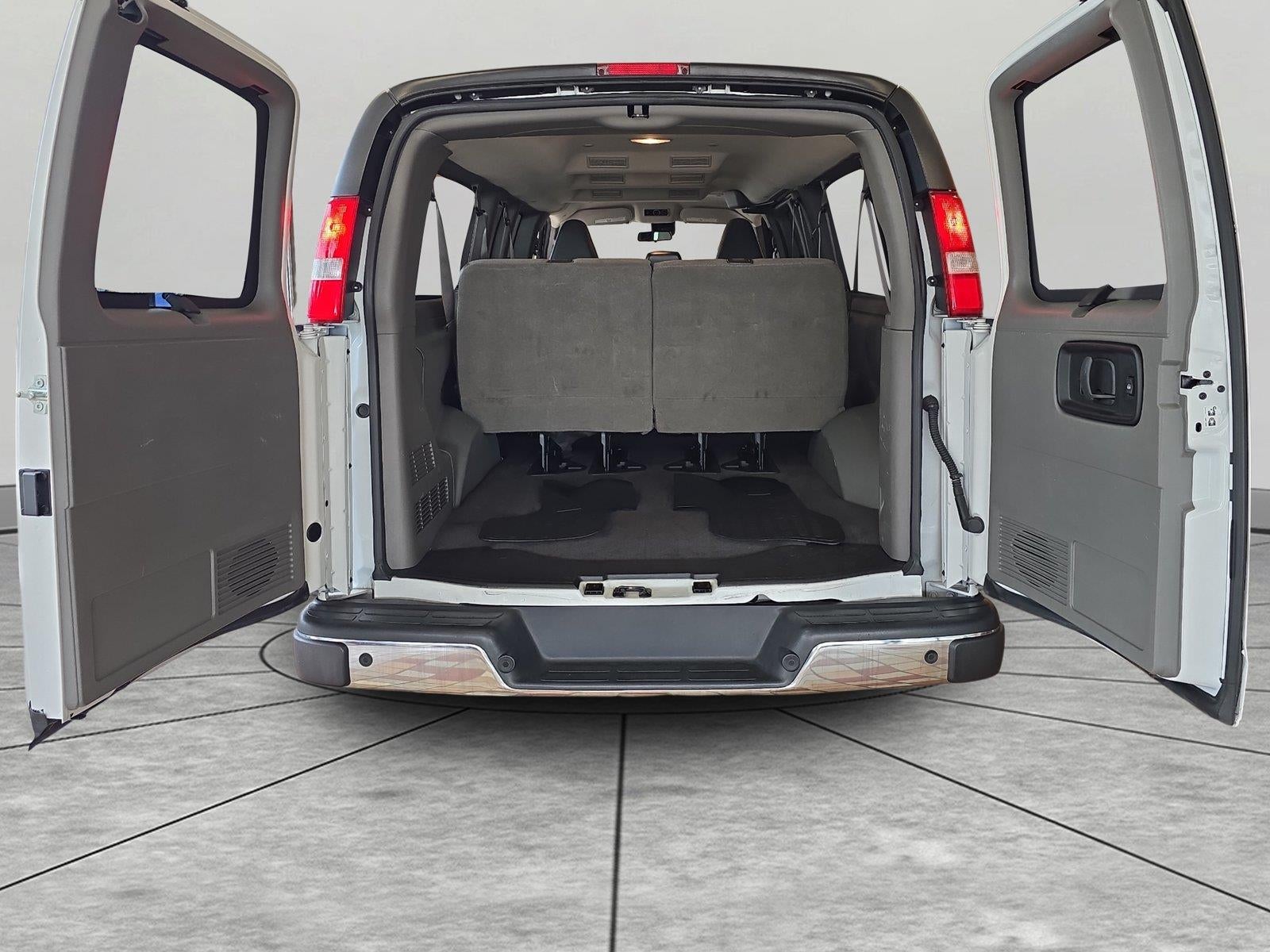 2025 Chevrolet Express Passenger 1LT