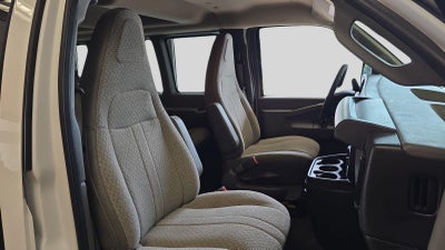 2025 Chevrolet Express Passenger 1LT