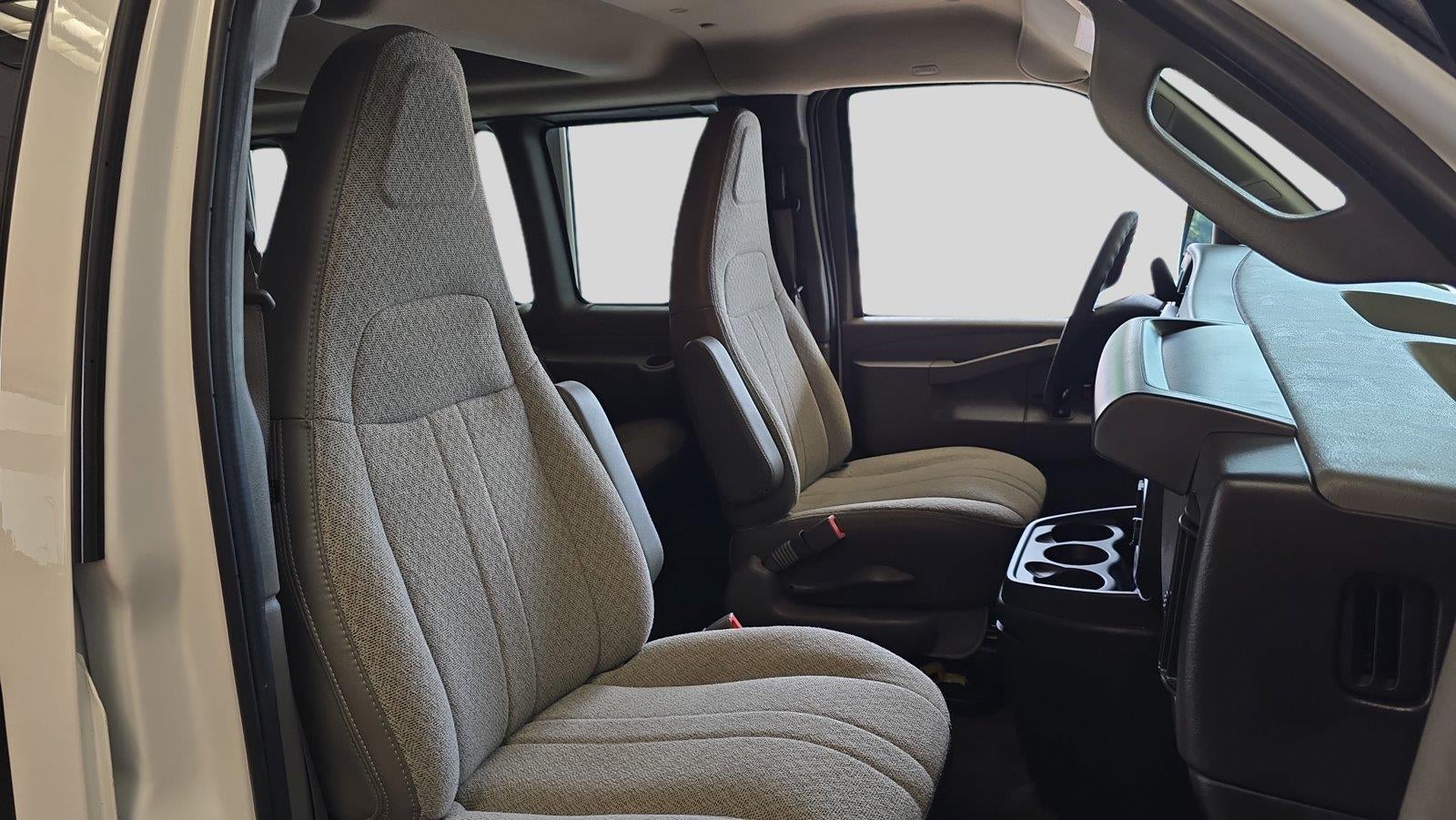 2025 Chevrolet Express Passenger 1LT
