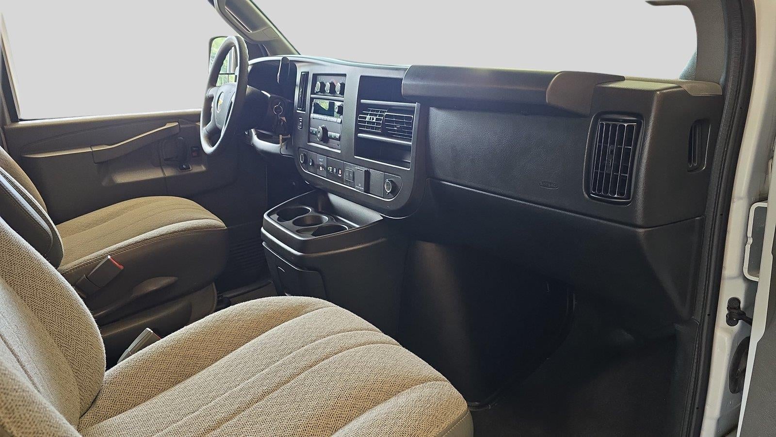 2025 Chevrolet Express Passenger 1LT