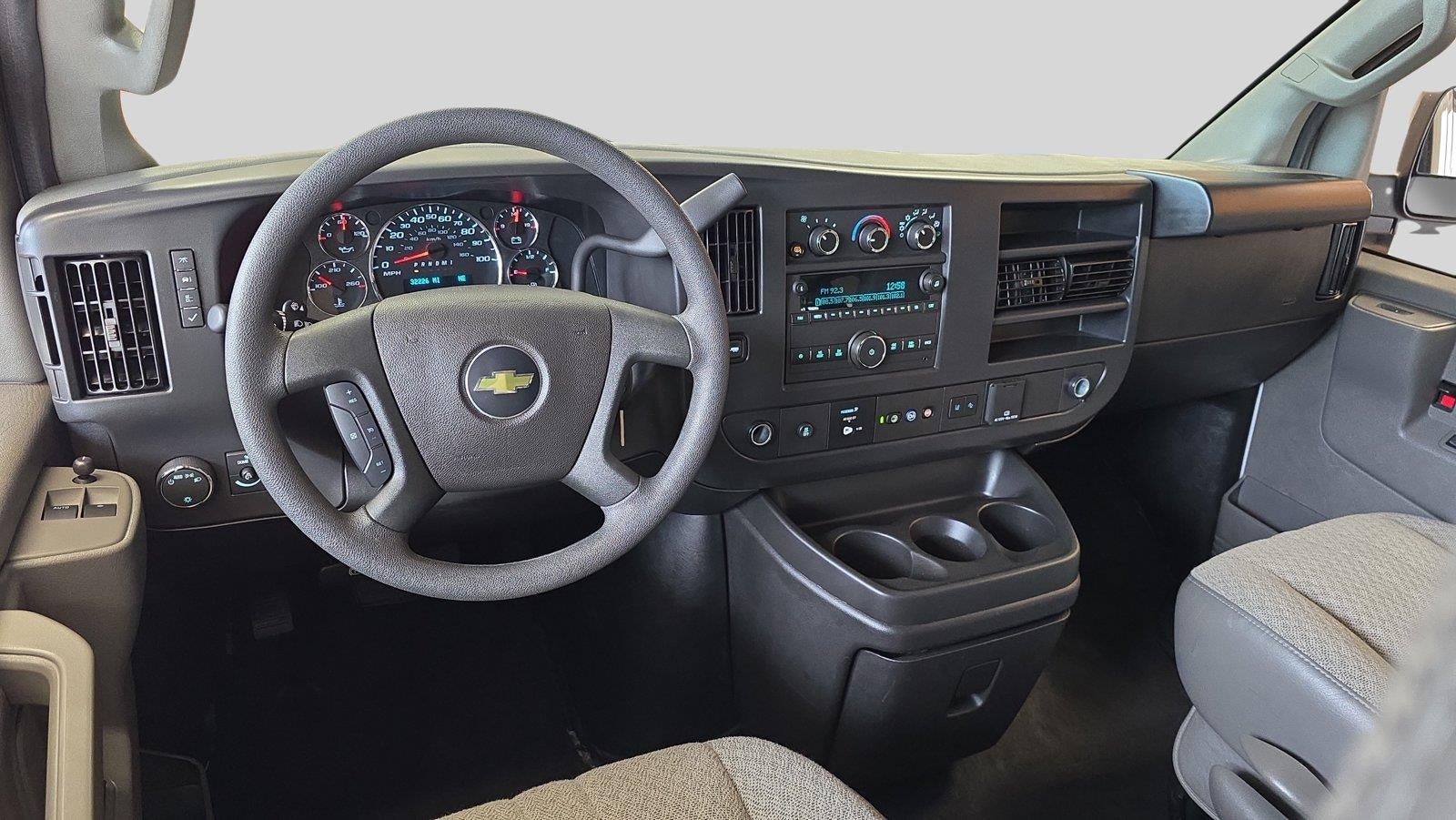 2025 Chevrolet Express Passenger 1LT