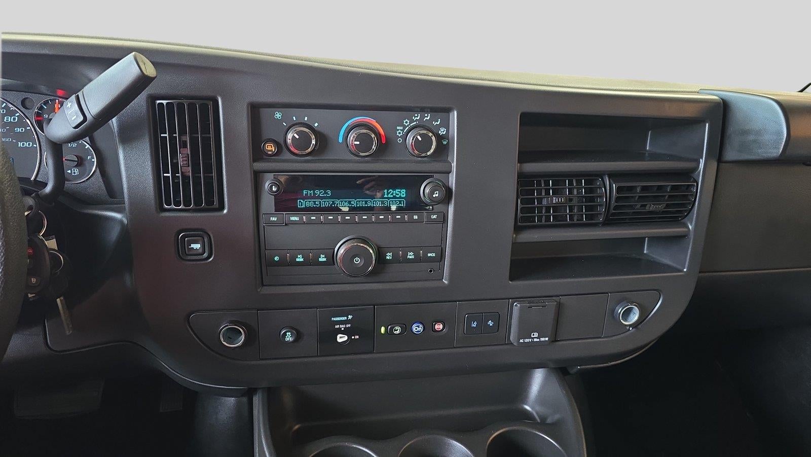 2025 Chevrolet Express Passenger 1LT
