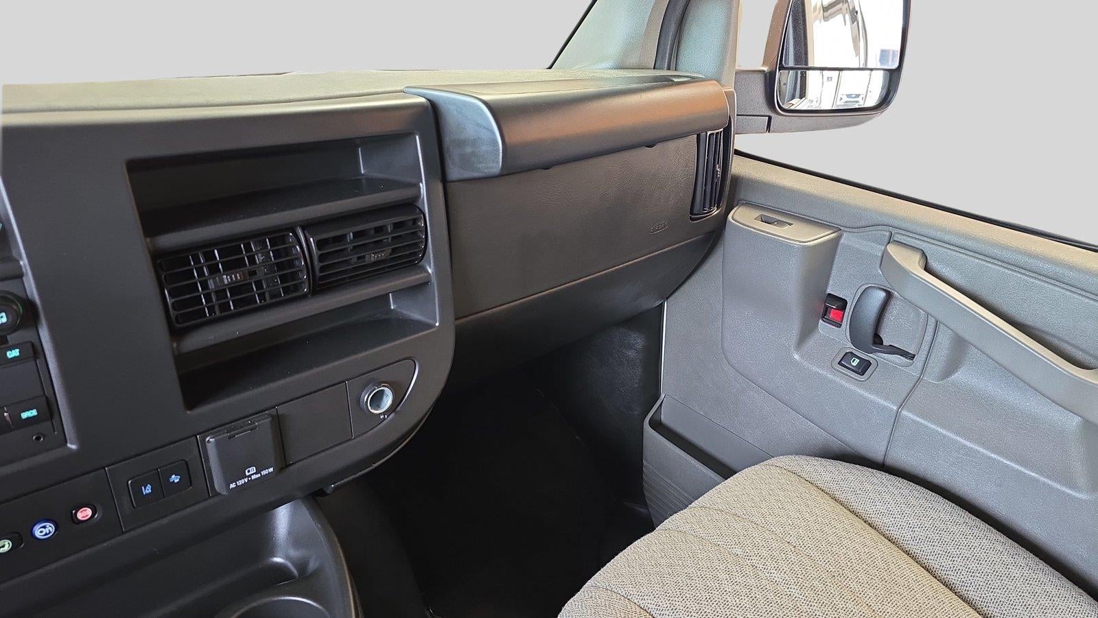 2025 Chevrolet Express Passenger 1LT