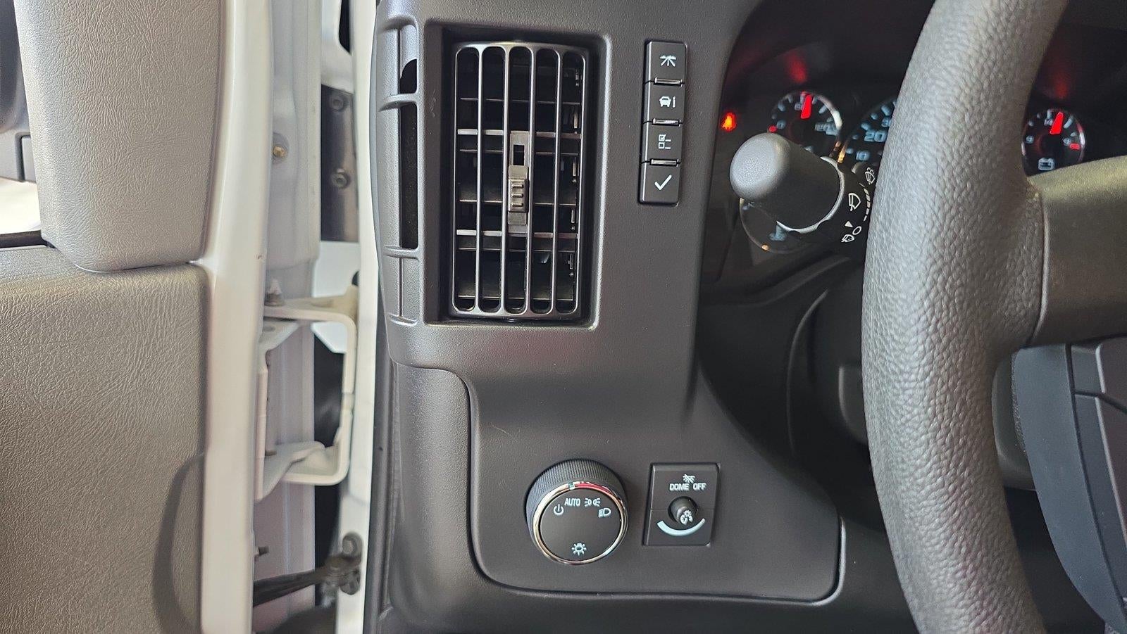 2025 Chevrolet Express Passenger 1LT