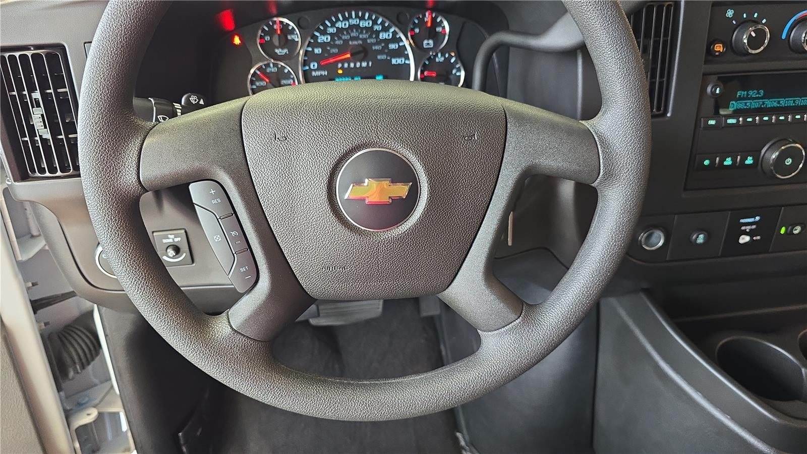2025 Chevrolet Express Passenger 1LT