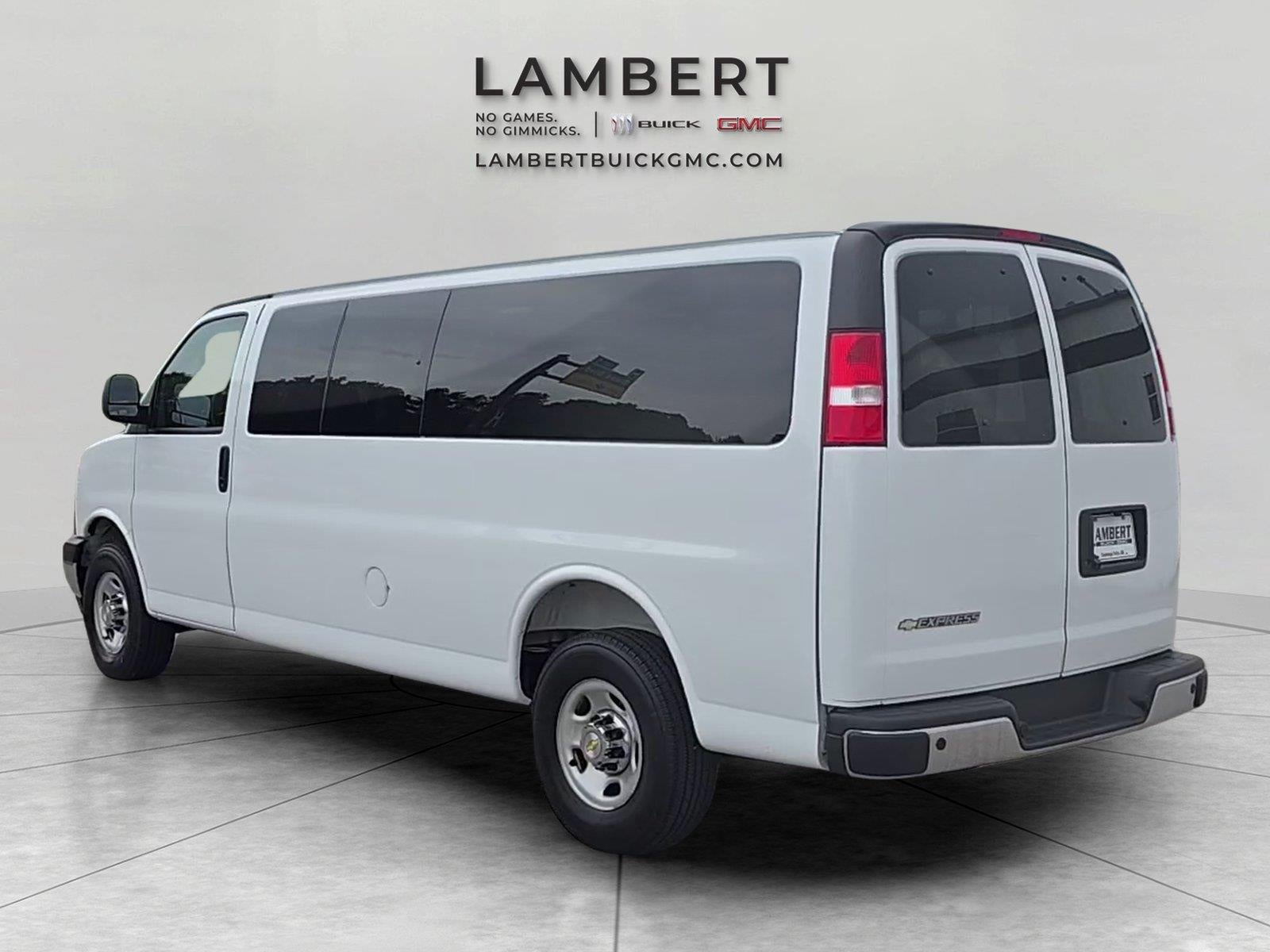 2025 Chevrolet Express Passenger 1LT