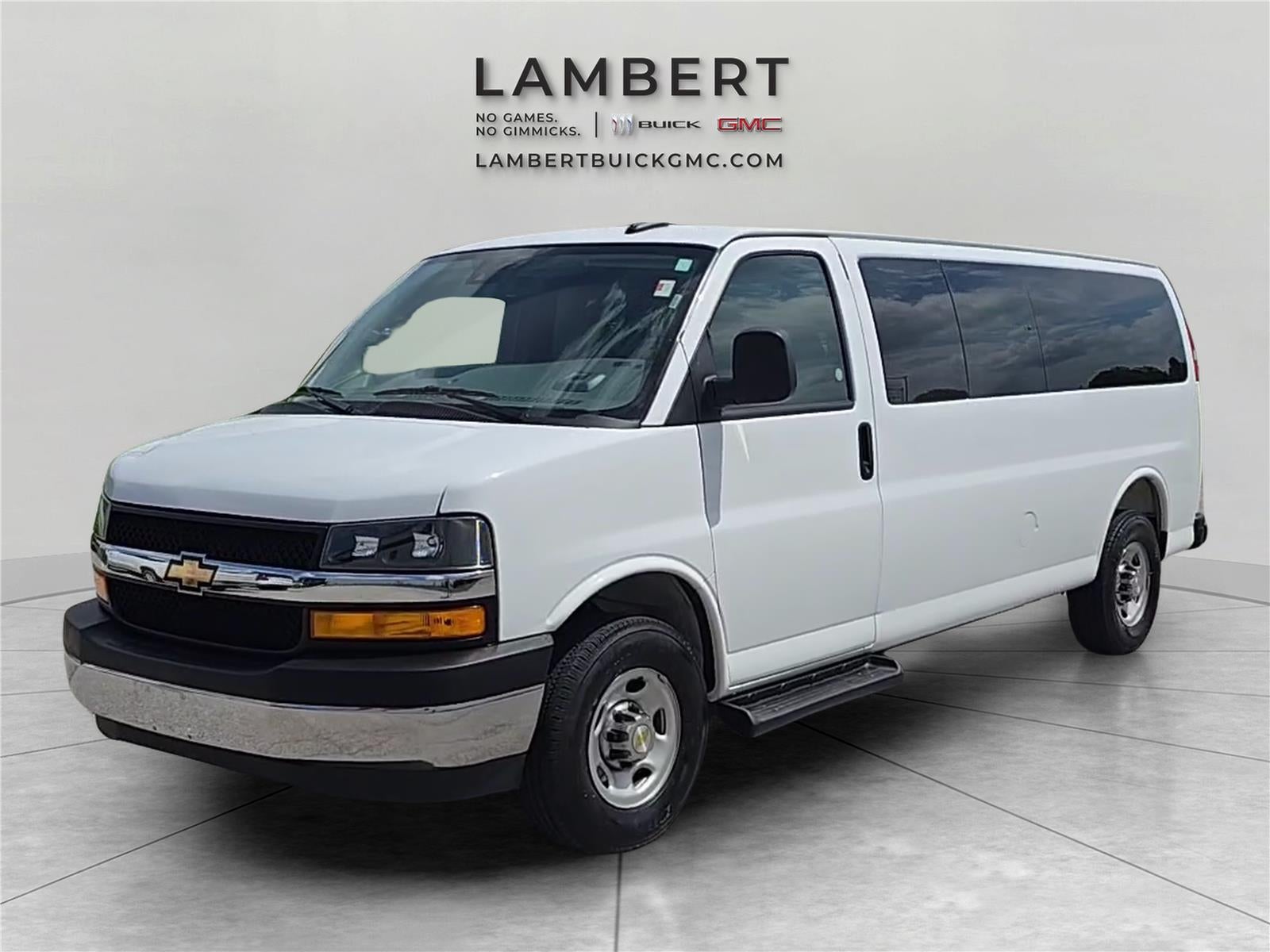 2025 Chevrolet Express Passenger 1LT