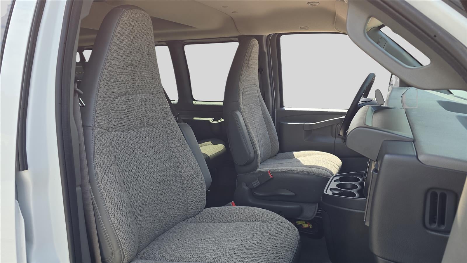 2025 Chevrolet Express Passenger 1LT