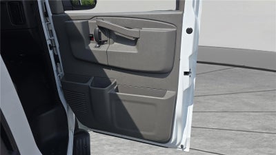 2025 Chevrolet Express Passenger 1LT