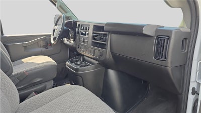 2025 Chevrolet Express Passenger 1LT