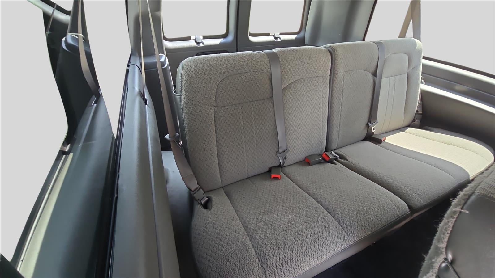 2025 Chevrolet Express Passenger 1LT