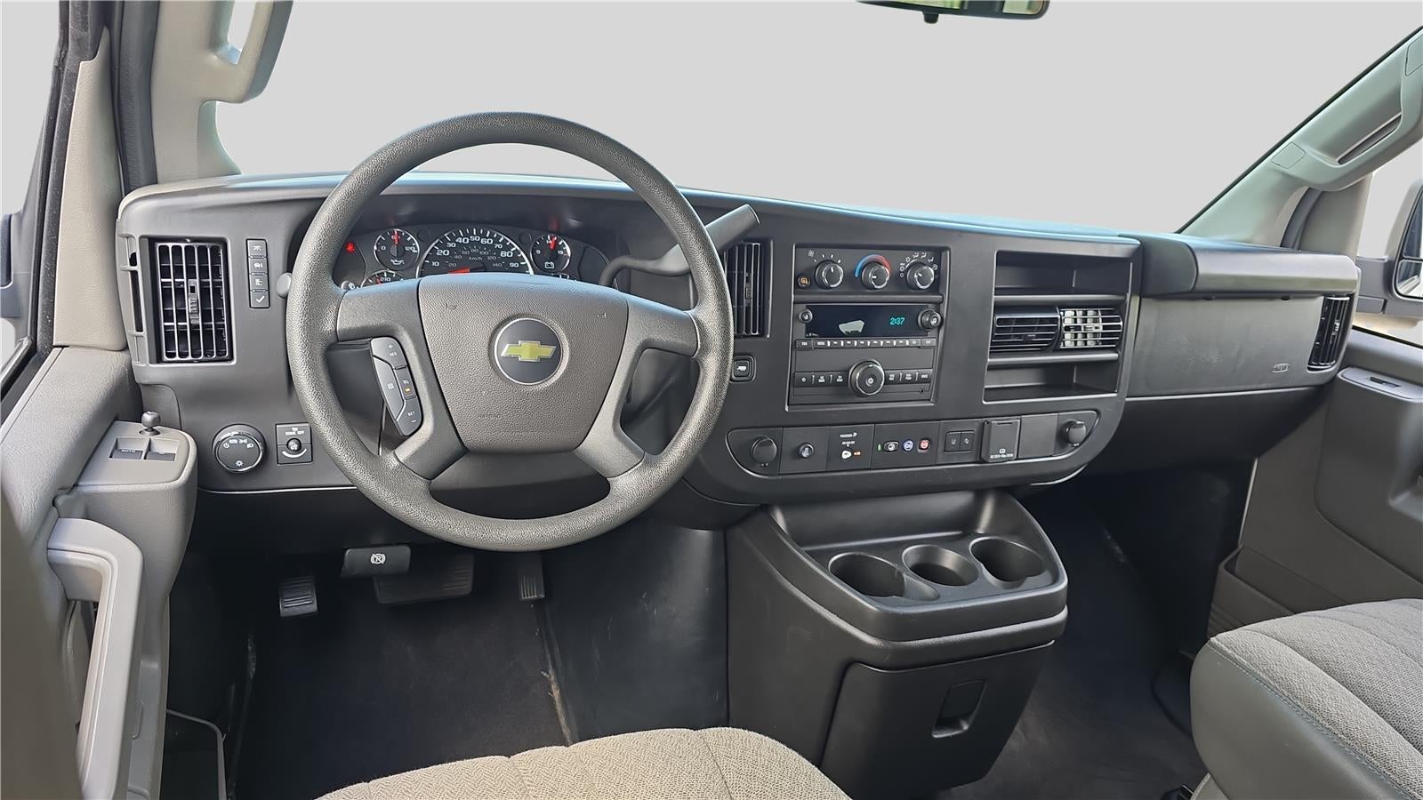 2025 Chevrolet Express Passenger 1LT