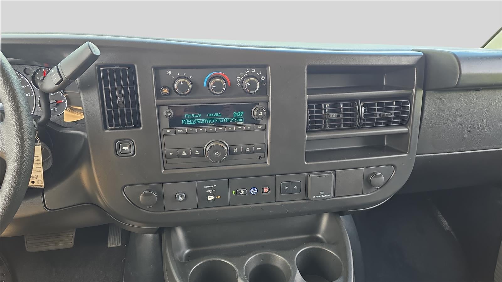2025 Chevrolet Express Passenger 1LT