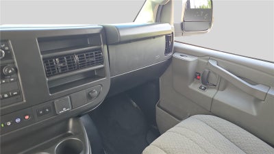 2025 Chevrolet Express Passenger 1LT