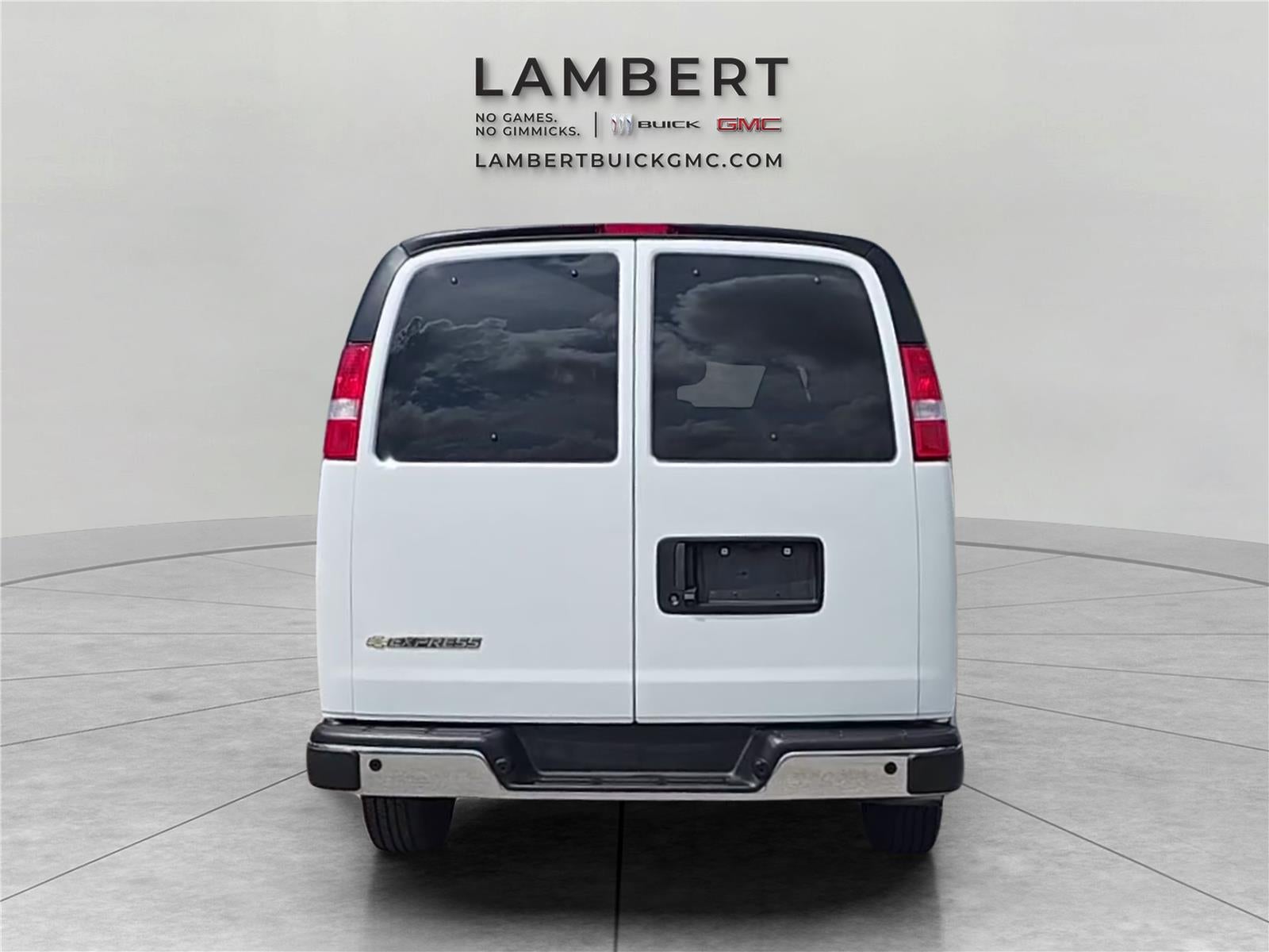 2025 Chevrolet Express Passenger 1LT