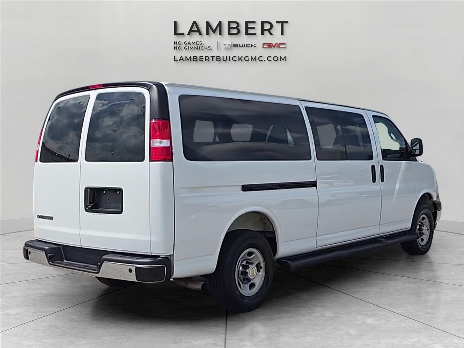 2025 Chevrolet Express Passenger 1LT