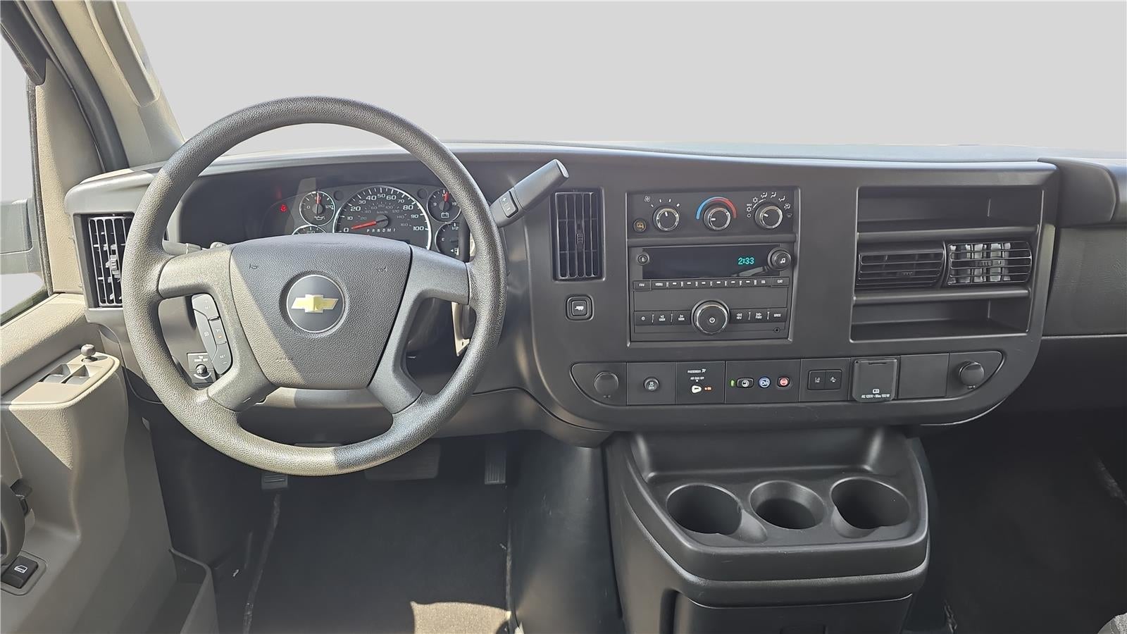 2025 Chevrolet Express Passenger 1LT