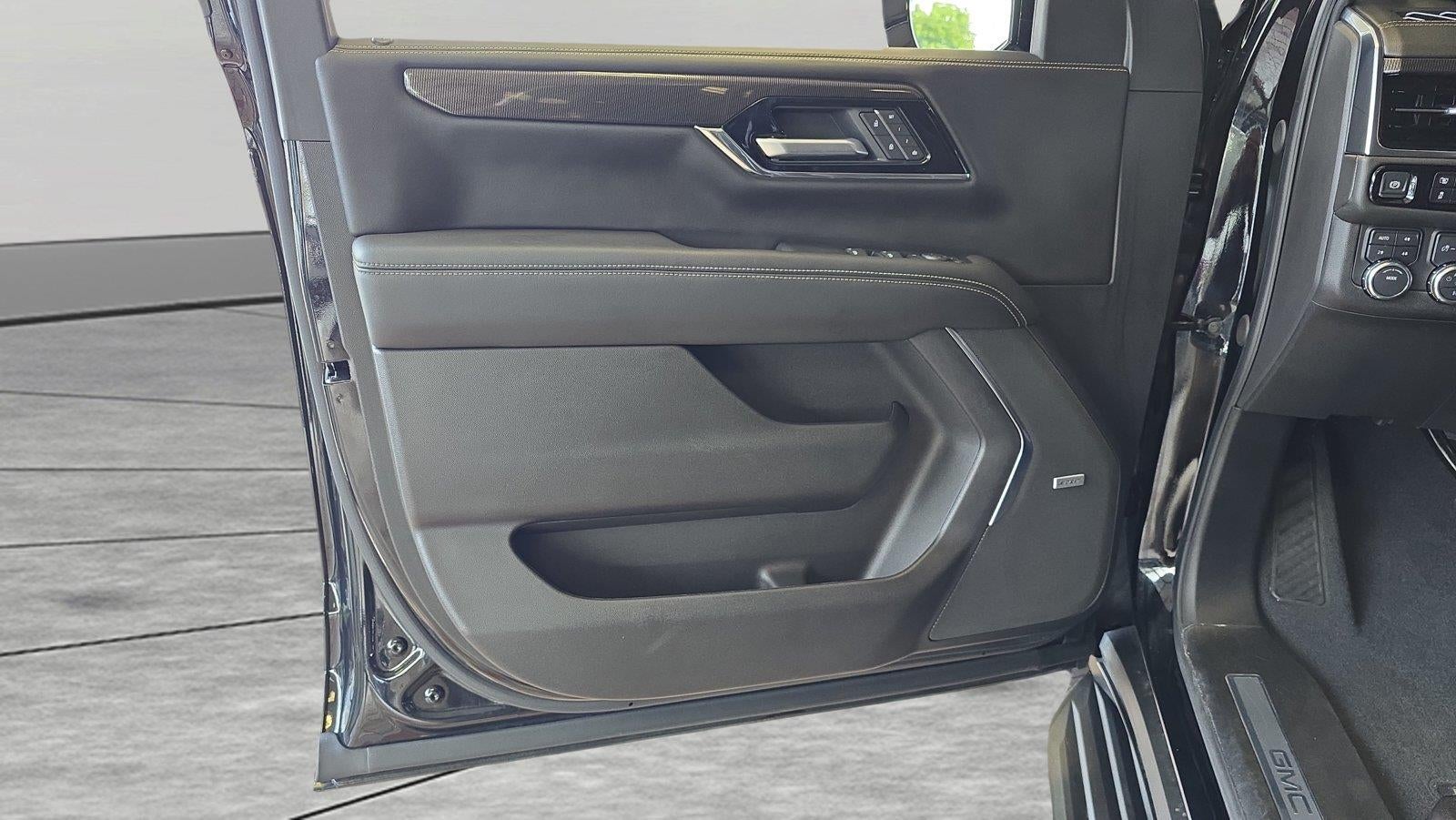 2025 GMC Yukon Elevation