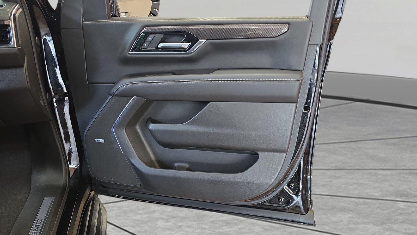 2025 GMC Yukon Elevation