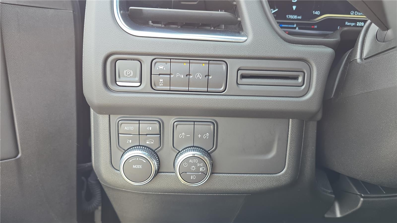 2024 GMC Yukon XL SLE
