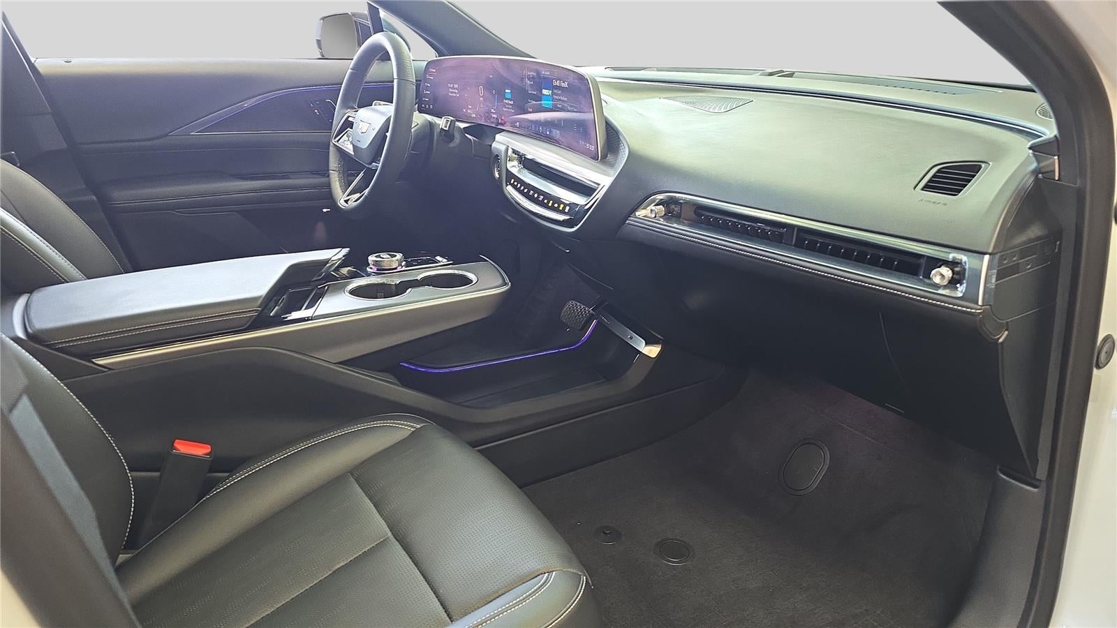 2024 Cadillac LYRIQ Luxury 1