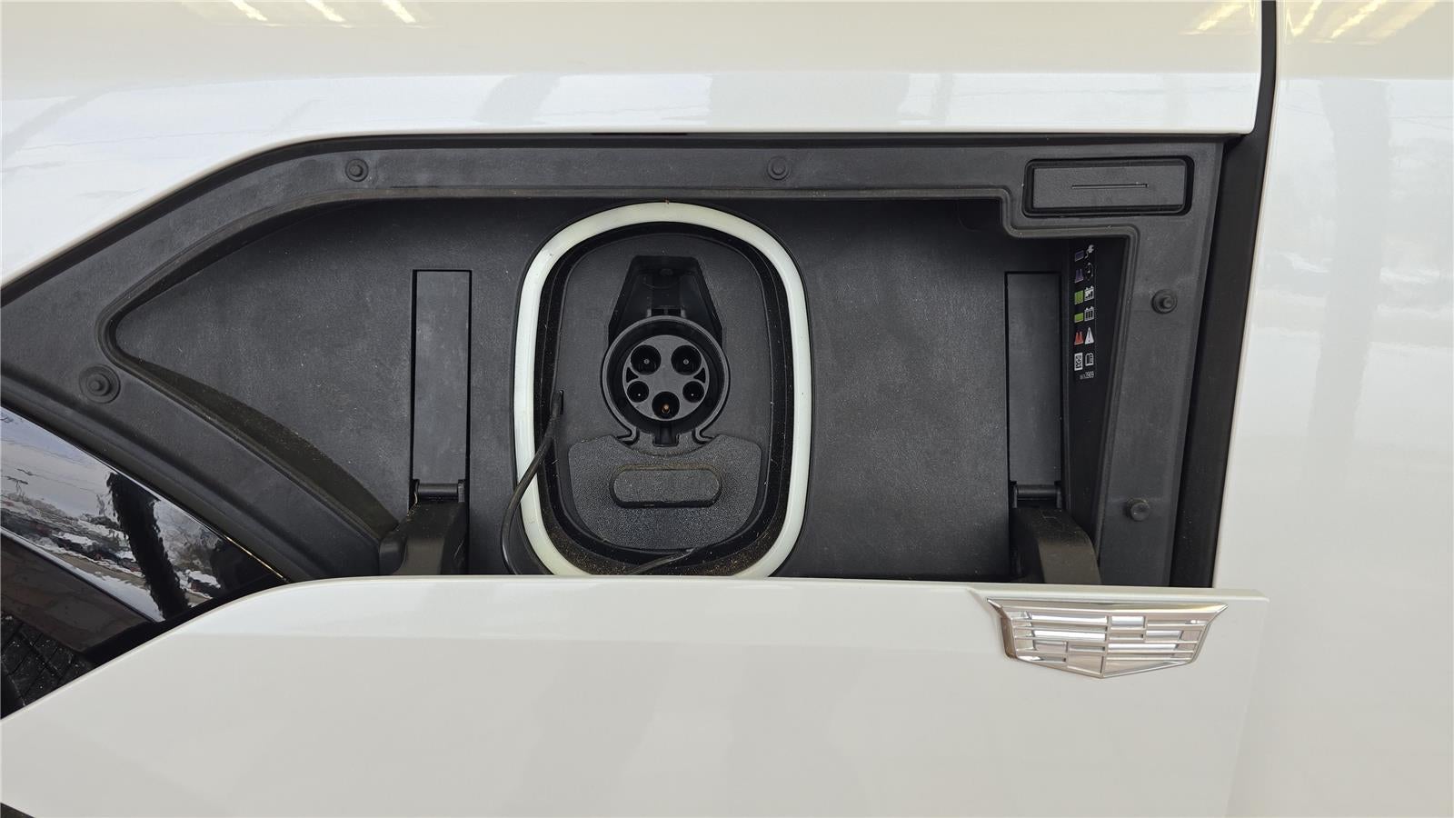 2024 Cadillac LYRIQ Luxury 1