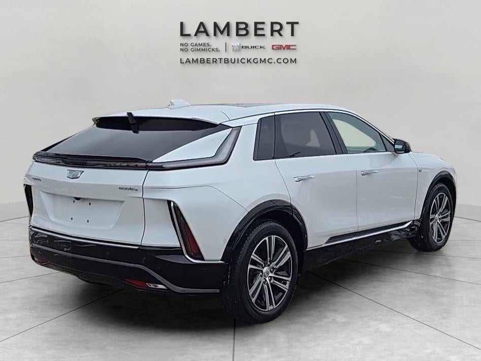 2024 Cadillac LYRIQ Luxury 1