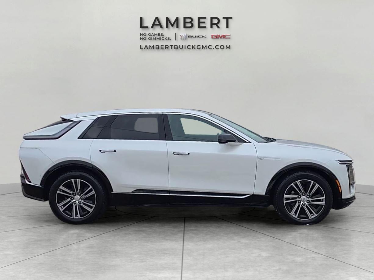 2024 Cadillac LYRIQ Luxury 1