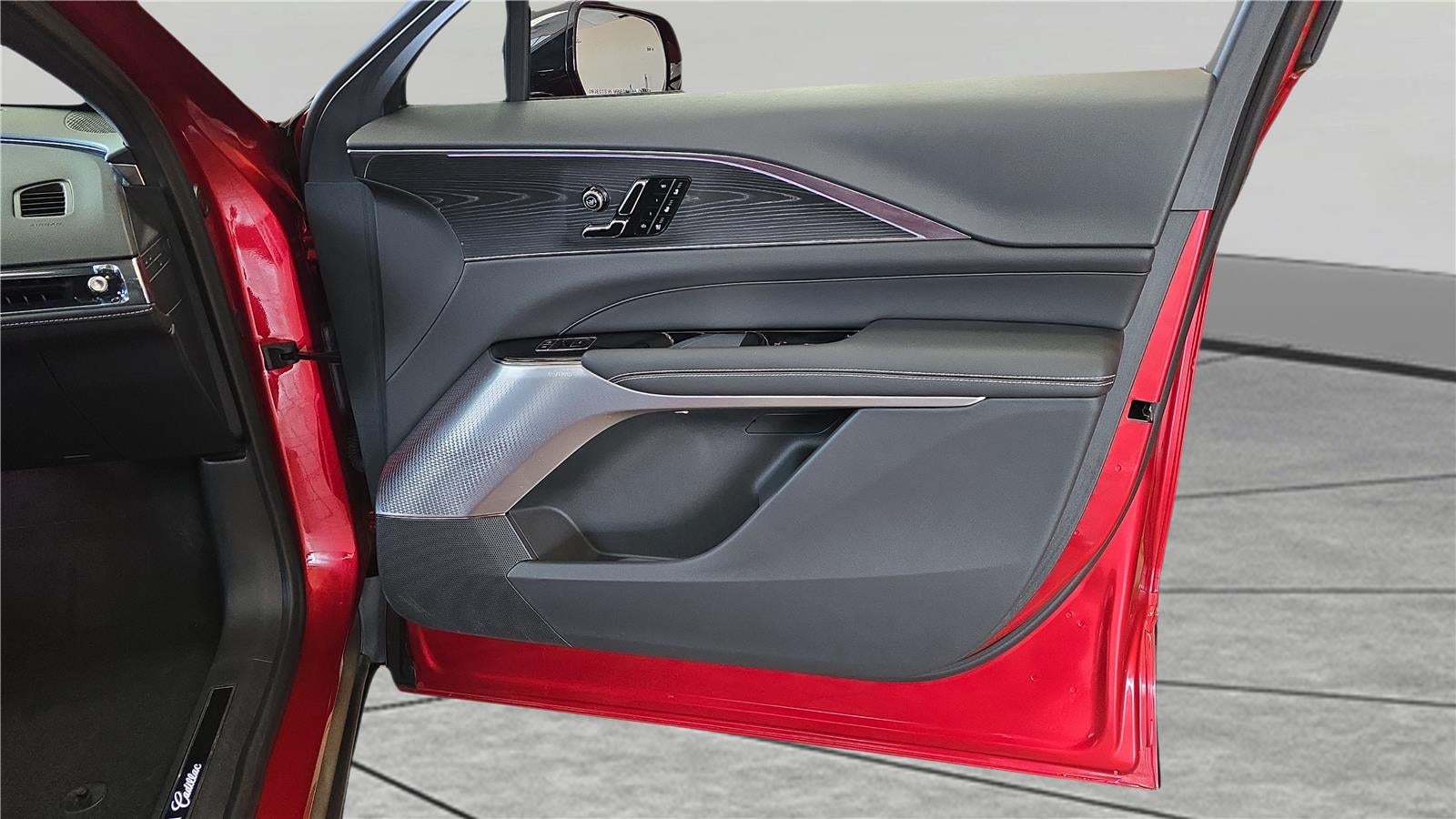 2025 Cadillac LYRIQ Luxury 3