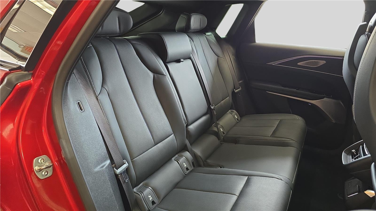 2025 Cadillac LYRIQ Luxury 3