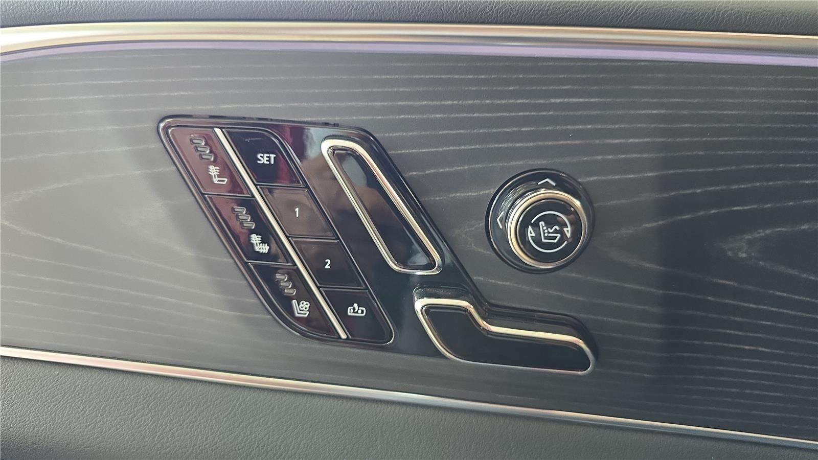 2025 Cadillac LYRIQ Luxury 3
