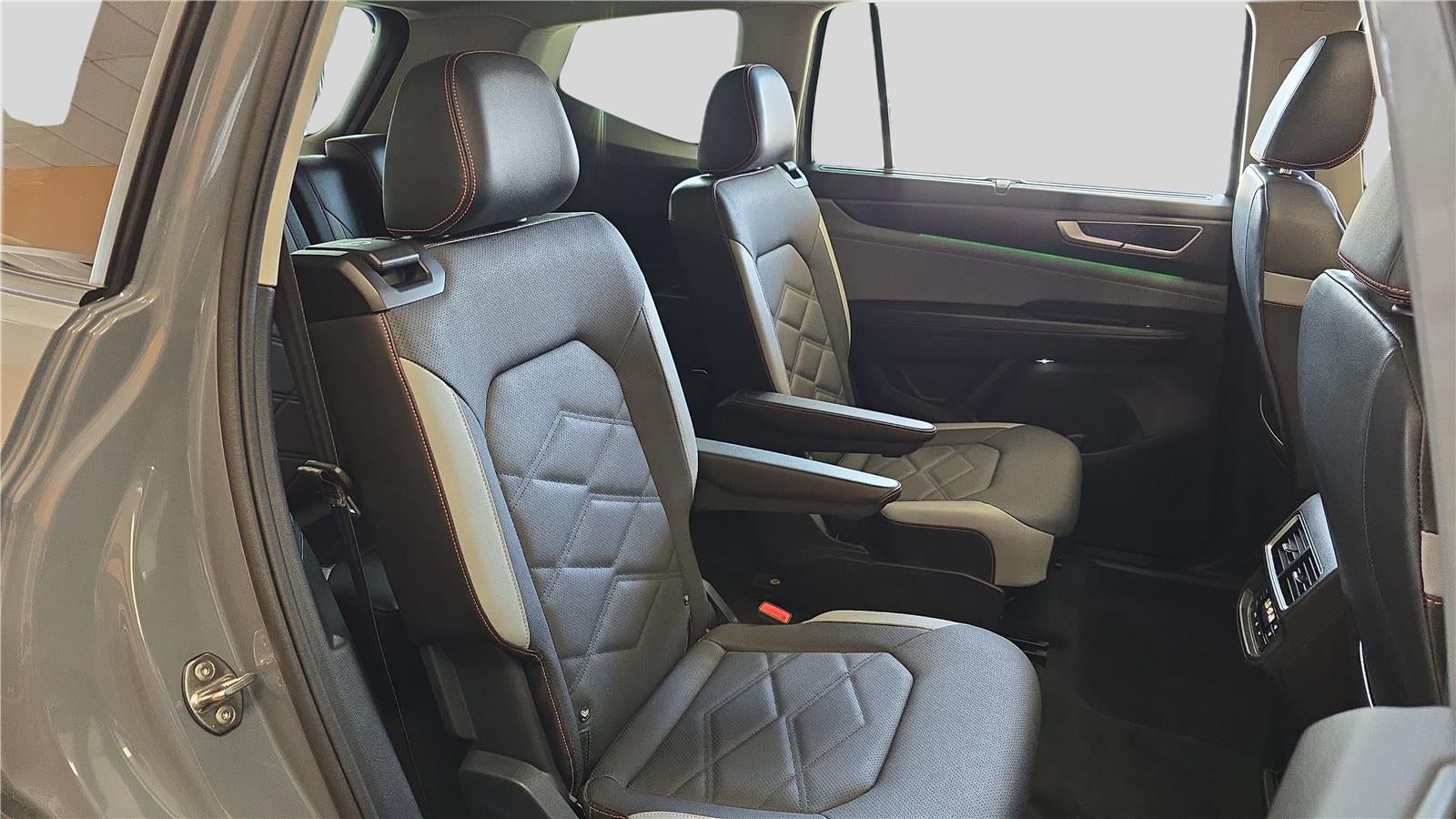 2024 Volkswagen Atlas 2.0T Peak Edition SE w/Technology