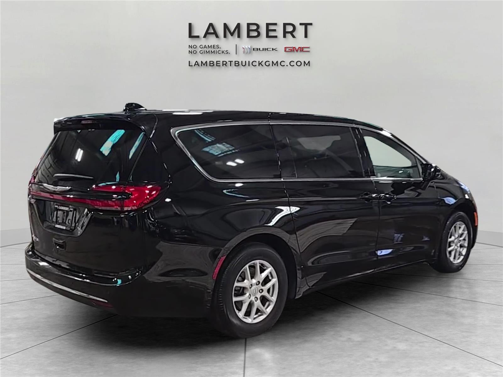 2025 Chrysler Pacifica Select